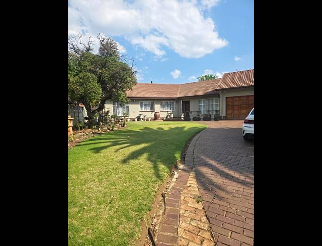 3 BEDROOM HOUSE FOR SALE IN BIRCHLEIGH NORTH